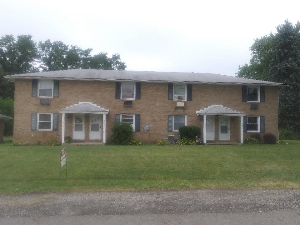 3893 Beech Hill Rd NW in North Canton, OH - Building Photo