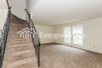 5676 Troy Villa Blvd in Huber Heights, OH - Building Photo - Building Photo