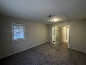 5325 Queen Mary Ln in Jackson, MS - Building Photo - Building Photo