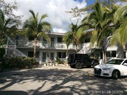 61 Edgewater Dr-Unit -Unit6 in Coral Gables, FL - Foto de edificio
