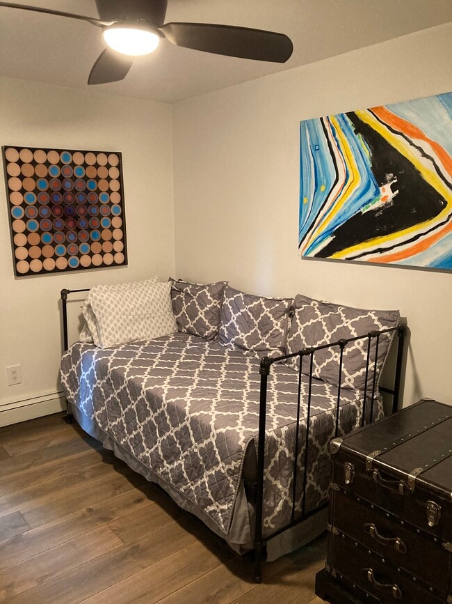 property at 910 W Hallam St