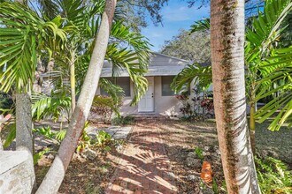 5111 SW 73rd Terrace in Miami, FL - Building Photo - Building Photo