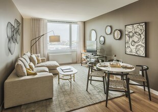 The Alexander in Rego Park, NY - Foto de edificio - Building Photo