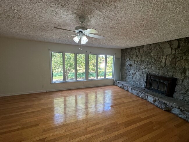 1516 Schuff Ln in Louisville, KY - Building Photo - Building Photo