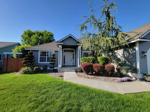333 Molokai St in Richland, WA - Building Photo - Building Photo