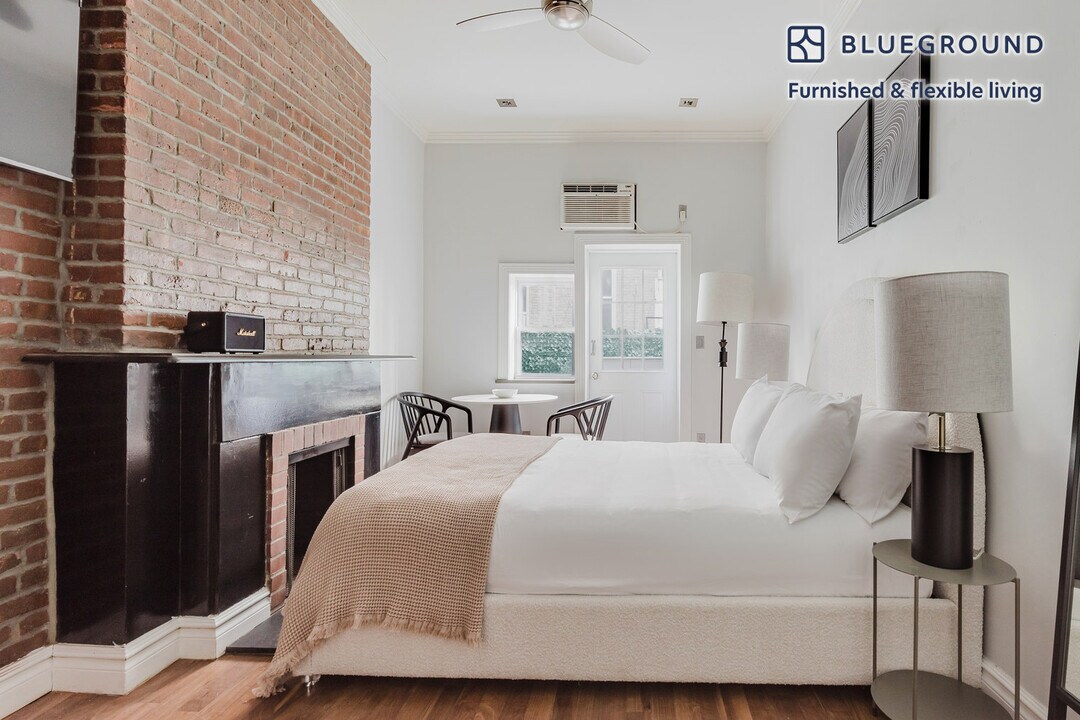 51 Leroy St in New York, NY - Building Photo
