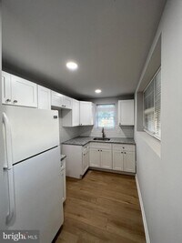 5325 W Stiles St - 4
