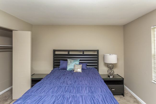 Ashbury Apartments in Kokomo, IN - Building Photo - Interior Photo