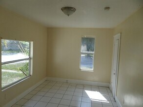 235 35th St S in St. Petersburg, FL - Building Photo - Building Photo