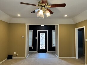 302 Red Oak Ln in Palestine, TX - Building Photo - Building Photo