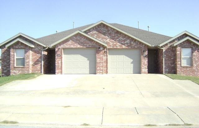 property at 935 Kensington Dr