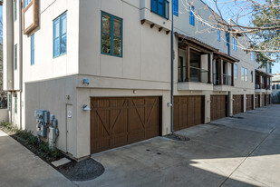 Lomo Blanco Condominiums in Dallas, TX - Foto de edificio - Building Photo