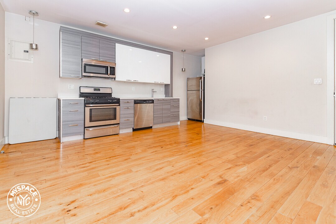 348 St Nicholas Ave, Unit 2B in New York, NY - Building Photo