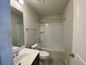 3969 Shire Meadow Ln in Triangle, VA - Building Photo - Building Photo