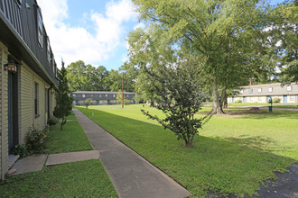 Falling Water Apartments in Lufkin, TX - Building Photo - Building Photo