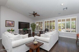 7338 E Wingspan Way in Scottsdale, AZ - Foto de edificio - Building Photo