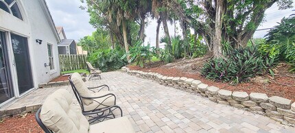 1851 Oak Berry Cir in Wellington, FL - Building Photo - Building Photo