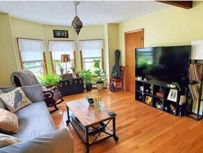 10 High St, Unit 2 in Natick, MA - Building Photo - Building Photo