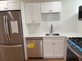 12 Manchester Rd, Unit A in Brookline, MA - Building Photo