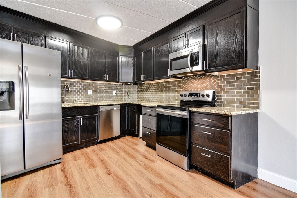 147 Turner Rd in Holliston, MA - Building Photo