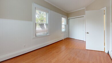 310 Lowell St, Unit 310 in Somerville, MA - Foto de edificio - Building Photo