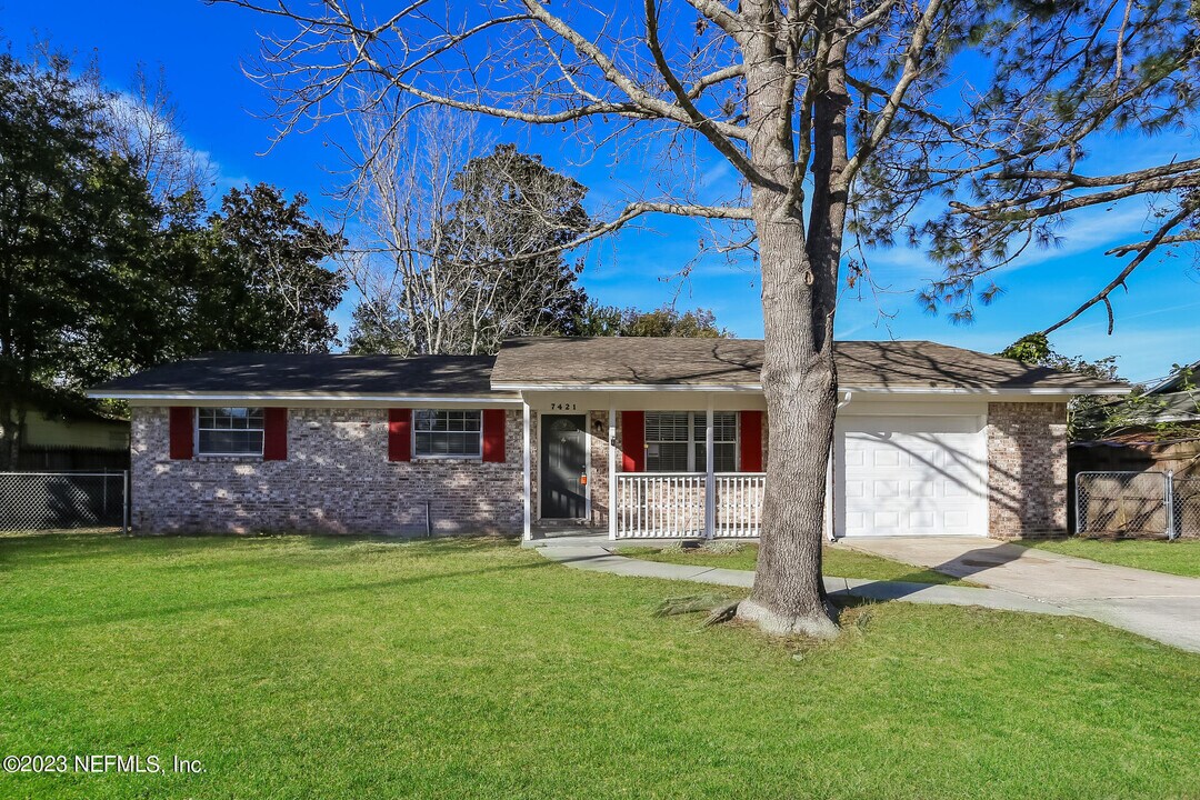 7421 Deepwood Dr N in Jacksonville, FL - Building Photo