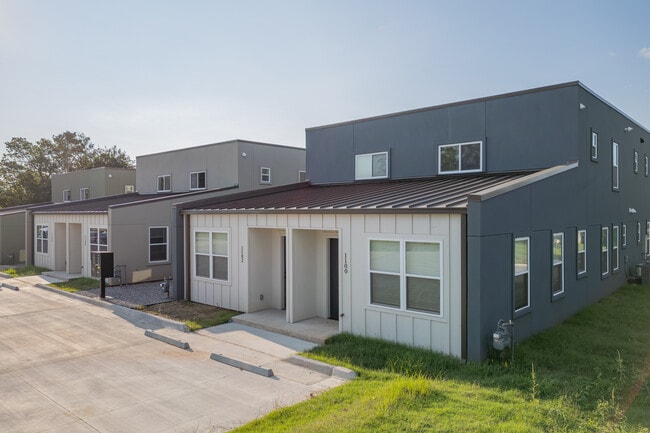 1100-1110 E Hurd St