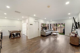 13235 SW 114th Terrace in Miami, FL - Building Photo - Building Photo