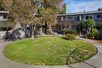 Midtown Apartments in Palo Alto, CA - Foto de edificio - Building Photo