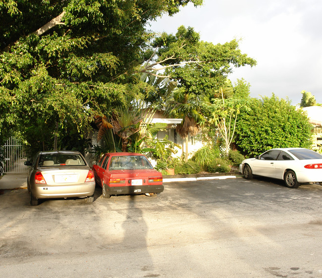 1033 NE 16th Ter in Fort Lauderdale, FL - Foto de edificio - Building Photo