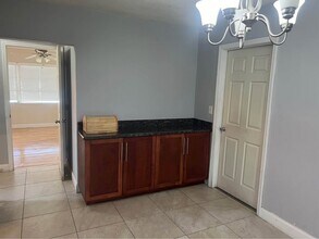 3249 Hart Way in Sarasota, FL - Building Photo - Building Photo