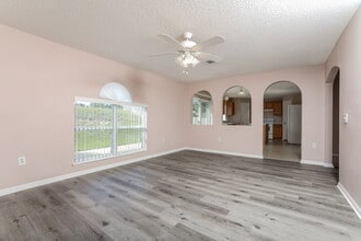 2142 Sandridge Cir in Eustis, FL - Building Photo - Building Photo