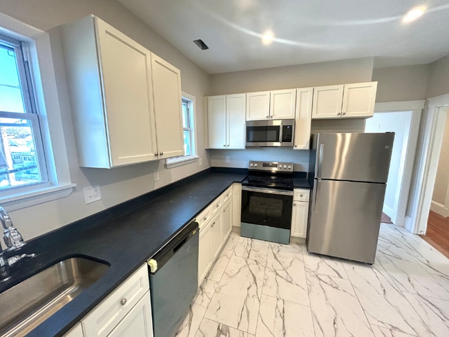 79 3rd St, Unit 3 in Medford, MA - Building Photo - Building Photo