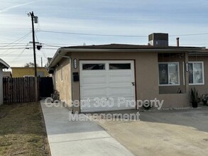 2804 W Bennett St in Compton, CA - Foto de edificio - Building Photo