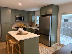 1524 Pewaukee Rd in Waukesha, WI - Foto de edificio - Building Photo