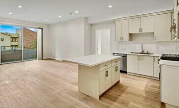 439 Oak St, Unit #301 in Glendale, CA - Foto de edificio - Building Photo