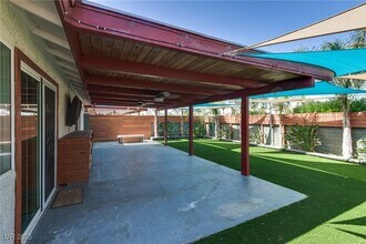 5231 Dickens Dr in Las Vegas, NV - Building Photo - Building Photo
