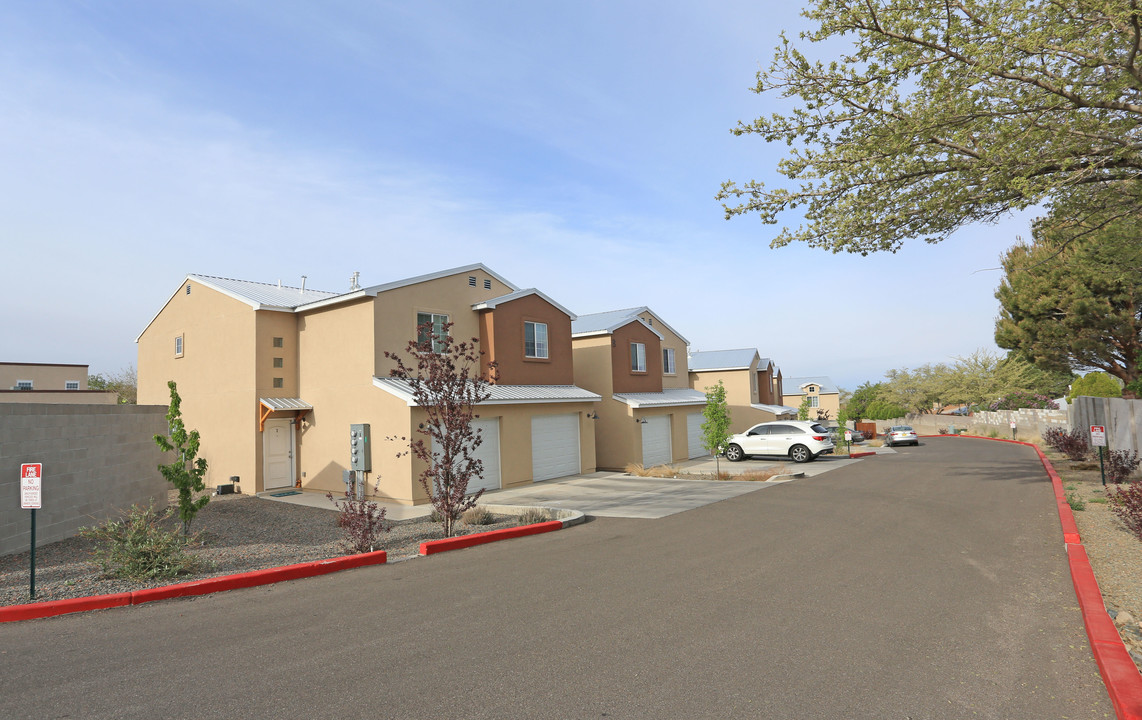 NE Menaul Blvd in Albuquerque, NM - Building Photo