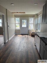 67 Foyer St, Unit 4 in Edison, NJ - Foto de edificio - Building Photo