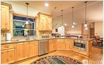 3390 Beaver Brae in South Lake Tahoe, CA - Building Photo - Building Photo