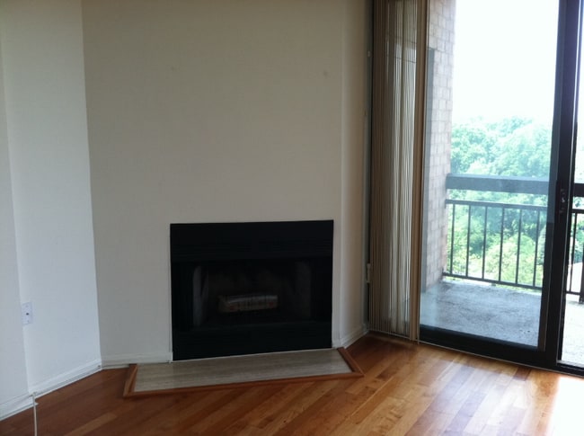 2230 George C Marshall Dr in Falls Church, VA - Building Photo - Building Photo
