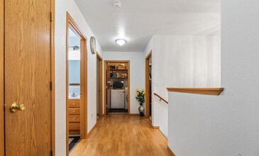 1631 W Vaunda Ave in Wasilla, AK - Building Photo - Building Photo