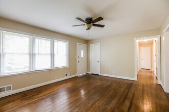 4316 S Saville Cir in Independence, MO - Building Photo - Building Photo