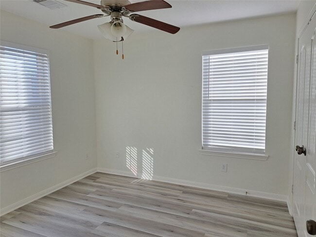 13134 Stratford Skies Ln