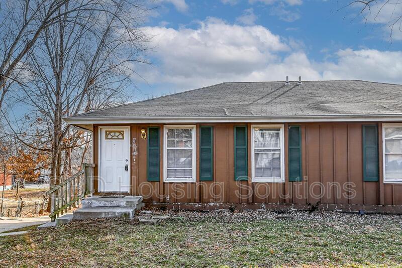 701 NE Columbus St in Lee's Summit, MO - Building Photo