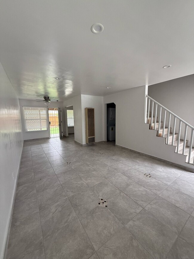 10408 Edison Way in North Hollywood, CA - Foto de edificio - Building Photo
