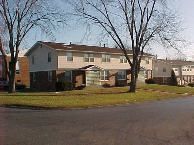 822-906 Hillside Dr in Bettendorf, IA - Building Photo - Building Photo