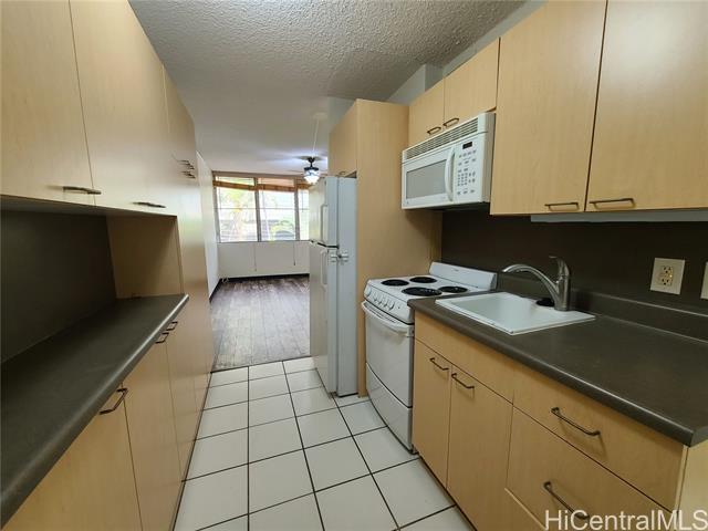 2442 Tusitala St in Honolulu, HI - Building Photo - Building Photo