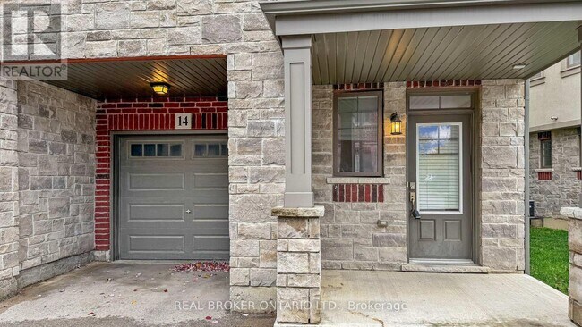 14 Whaley Ln in Hamilton, ON - Building Photo - Building Photo