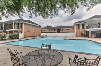 14333 Memorial Dr, Unit 39 in Houston, TX - Foto de edificio - Building Photo